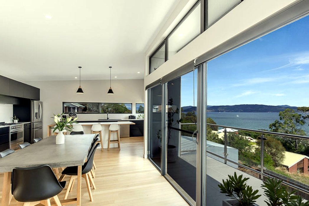 Fort Direction new residence, silvertop ash cladding, 1+2 Architecture, built by LHPL Contracting
