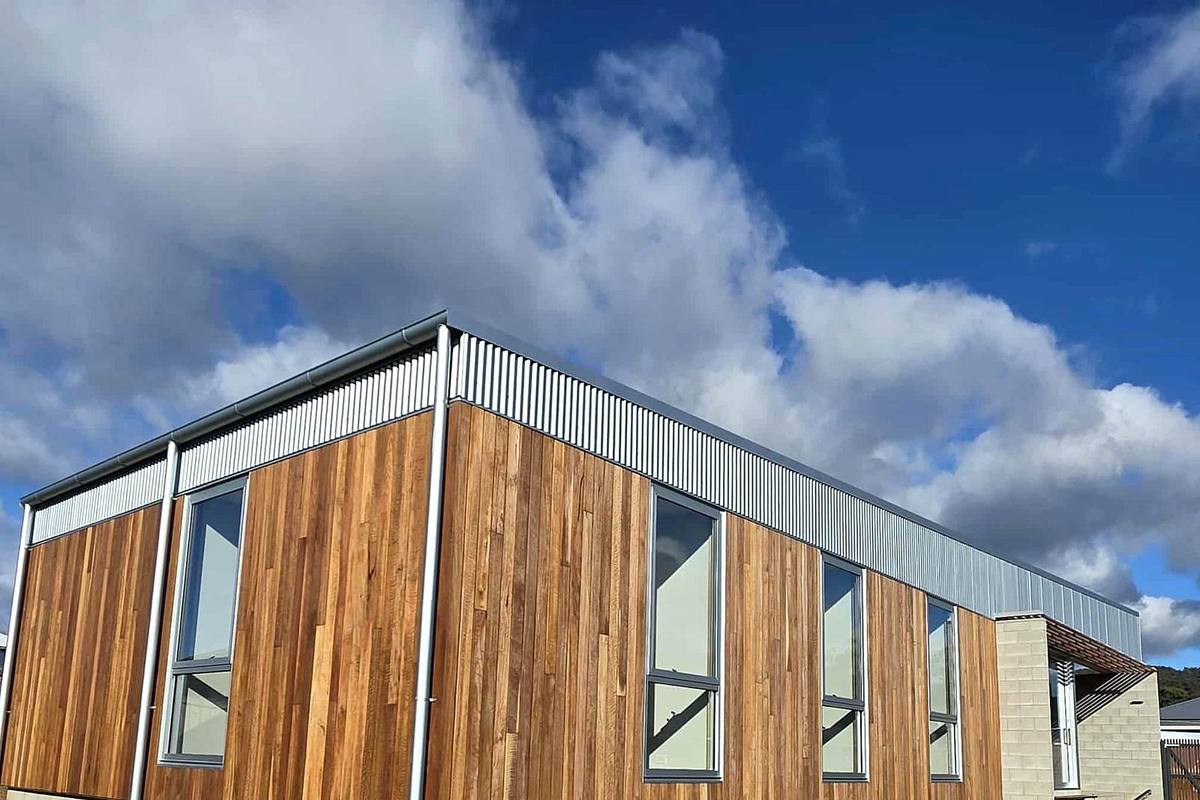 Kingston new residence, corner windows in timber cladding above blockwork base, built by LHPL Contracting